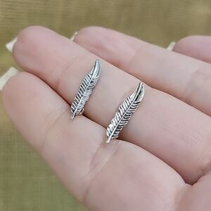 SILVER FEATHER EARRINGS